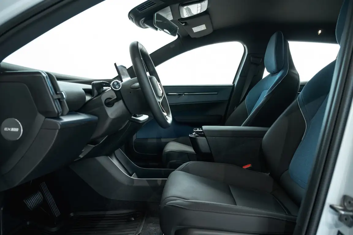 VOLVO EX30