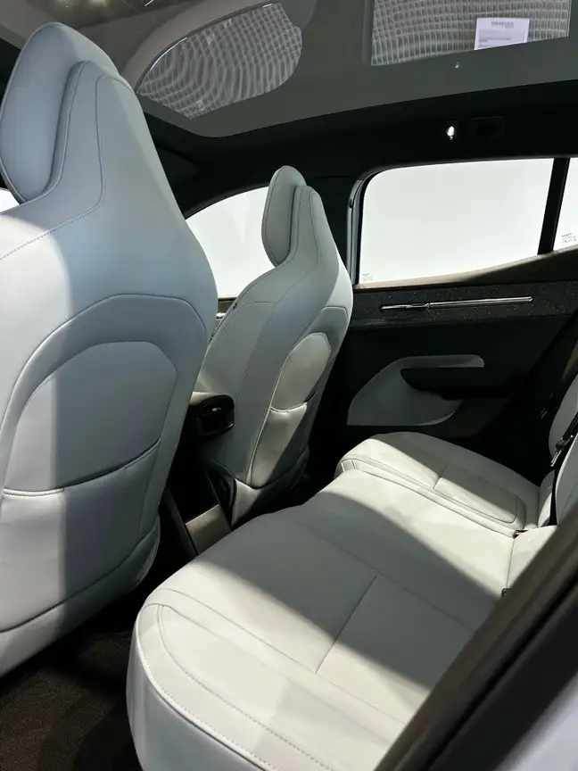VOLVO EX30