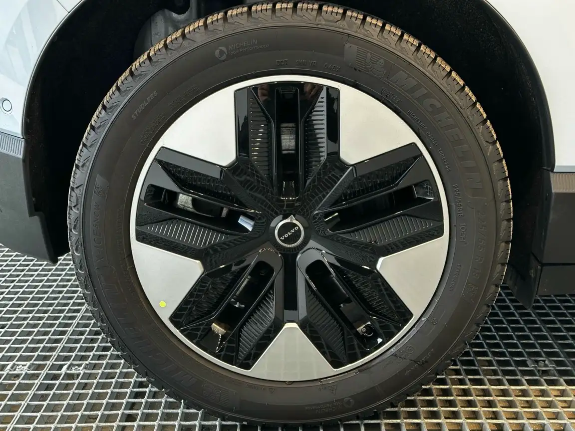 VOLVO EX30