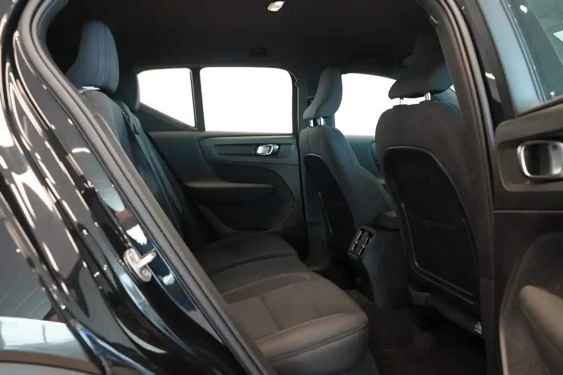 VOLVO EX40
