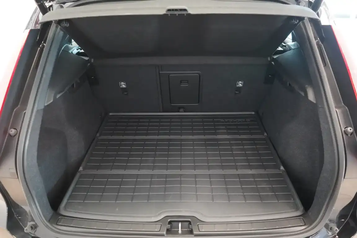VOLVO EX40