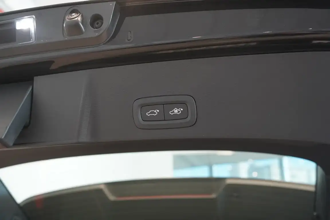 VOLVO EX40