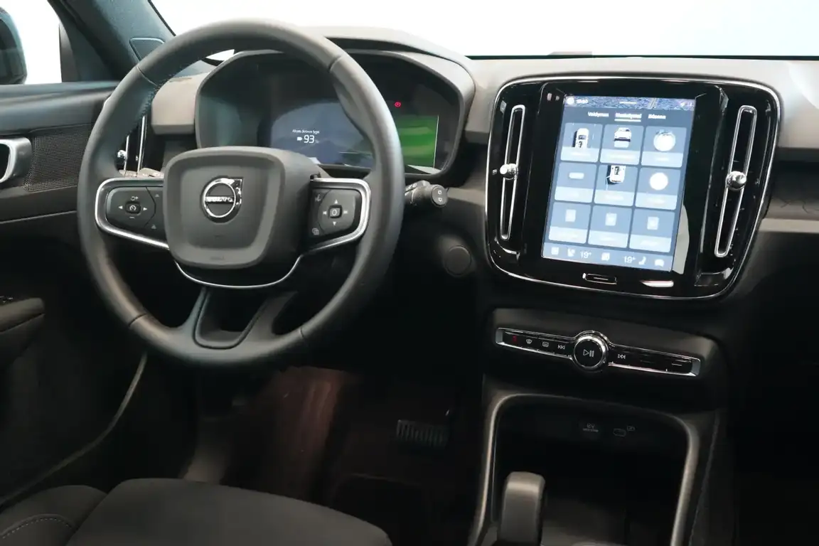 VOLVO EX40