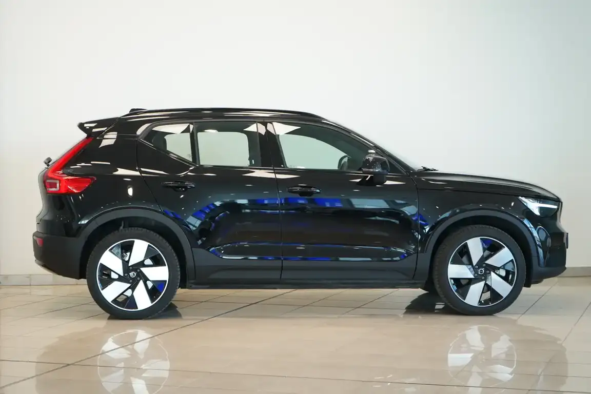 VOLVO EX40