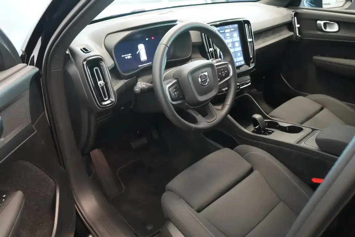VOLVO EX40