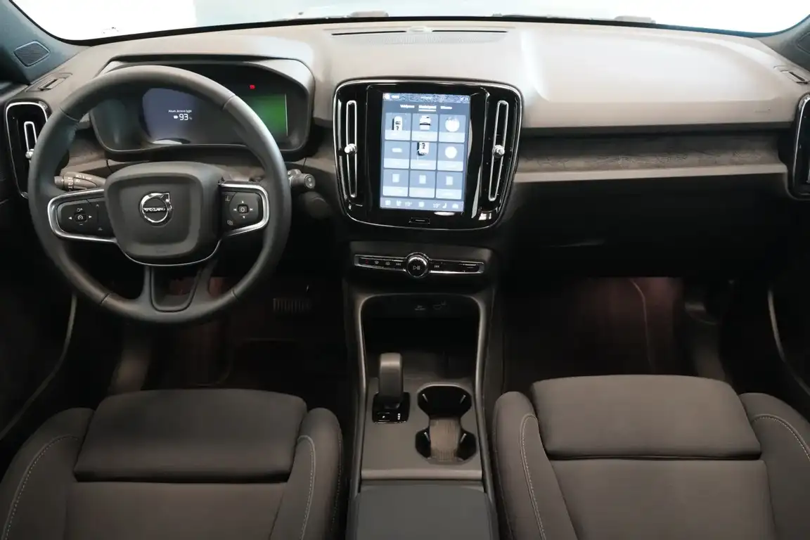 VOLVO EX40