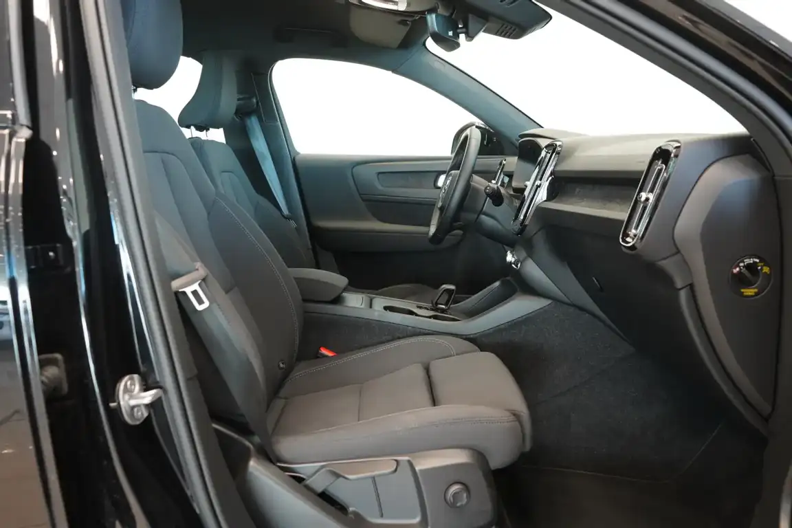 VOLVO EX40