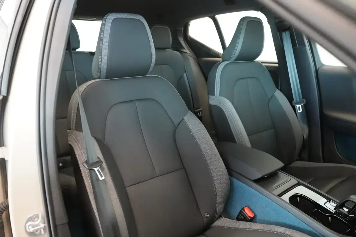 VOLVO EX40