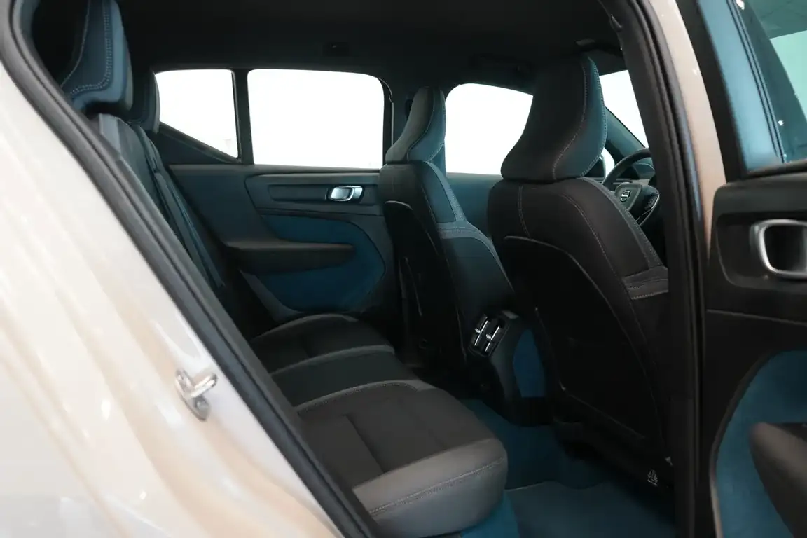 VOLVO EX40