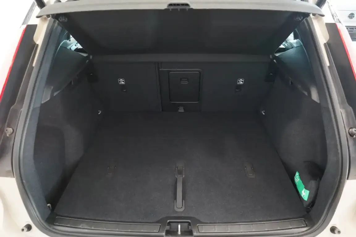 VOLVO EX40