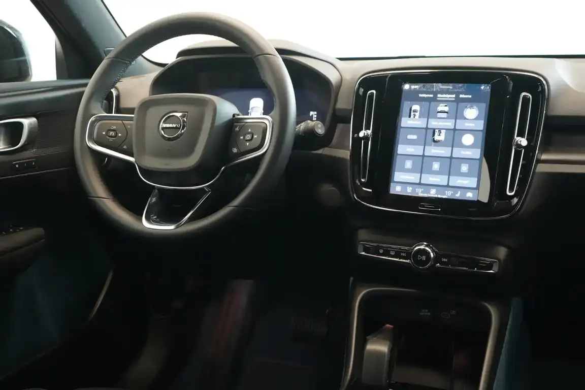 VOLVO EX40