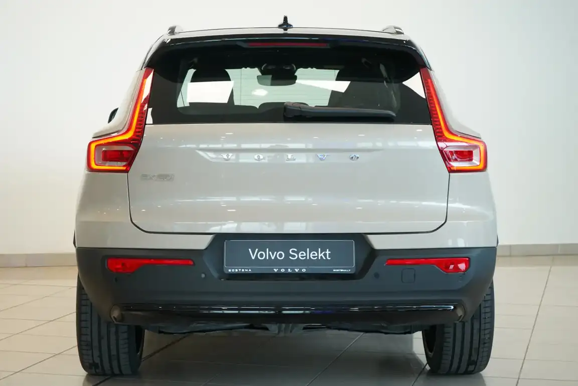 VOLVO EX40