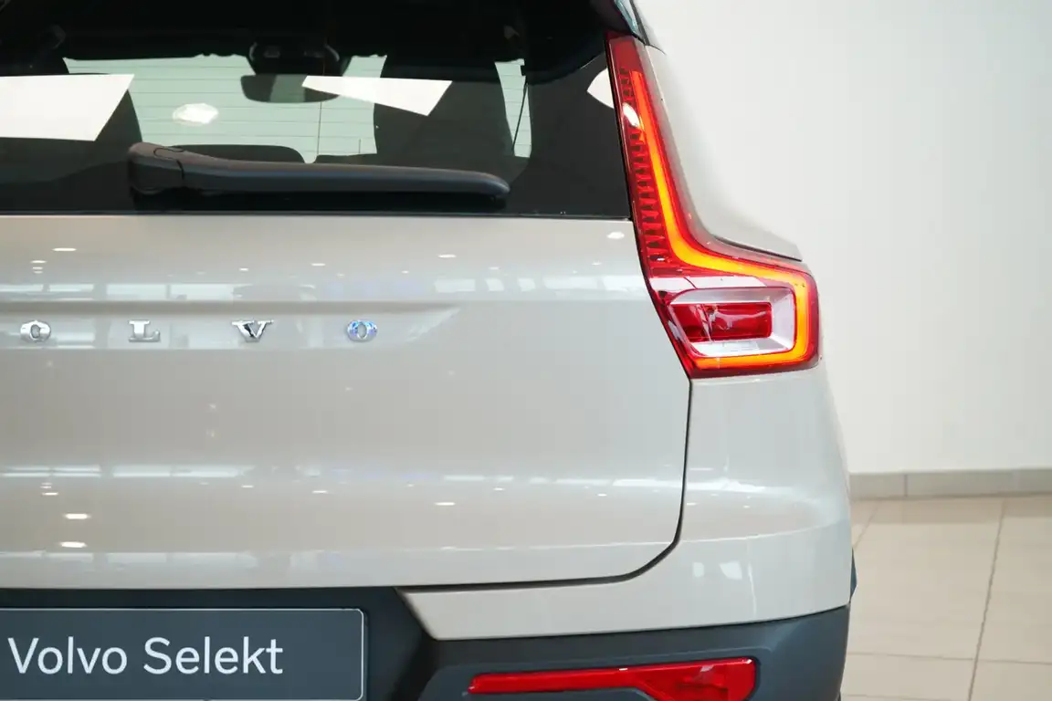 VOLVO EX40