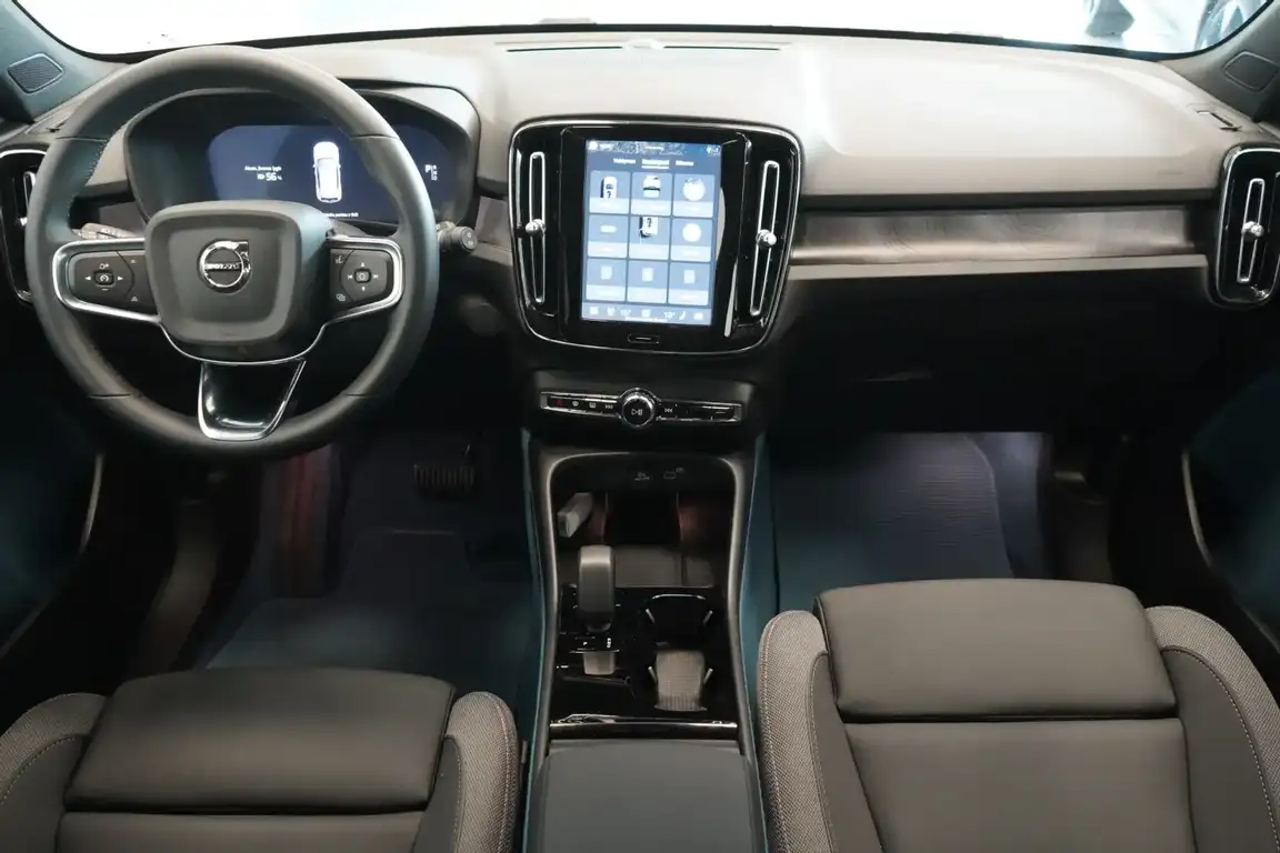 VOLVO EX40