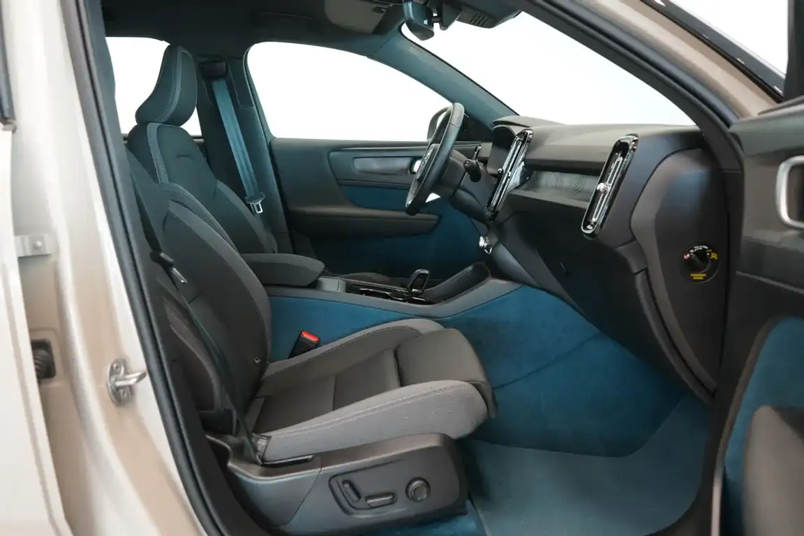 VOLVO EX40