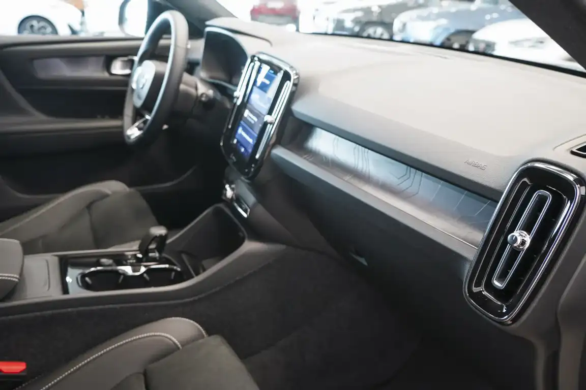 VOLVO EX40