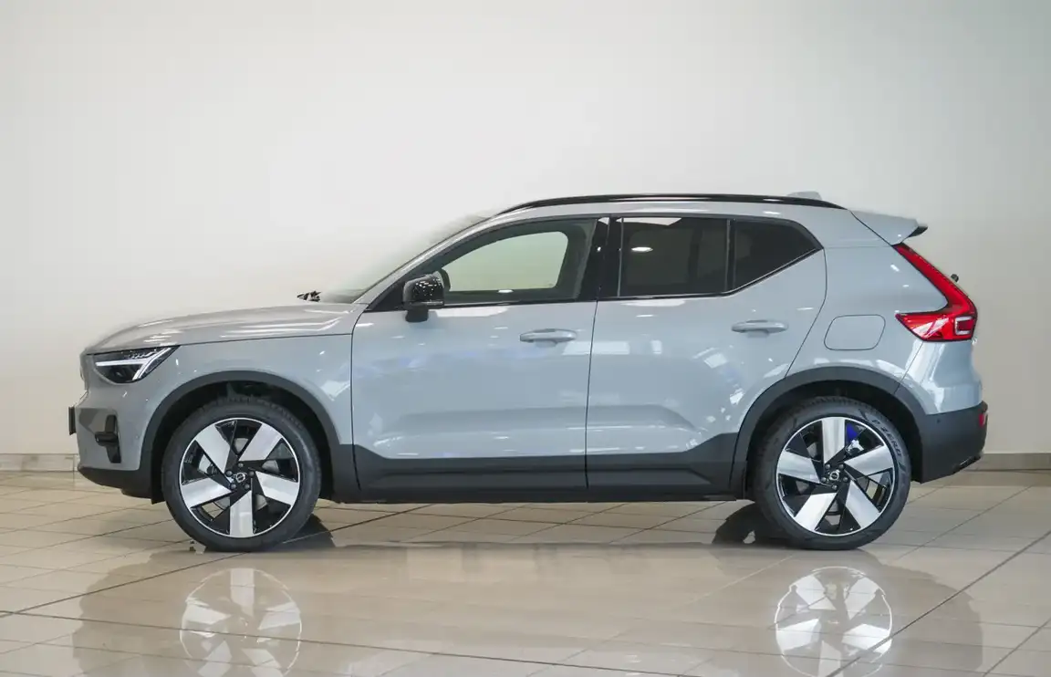 VOLVO EX40