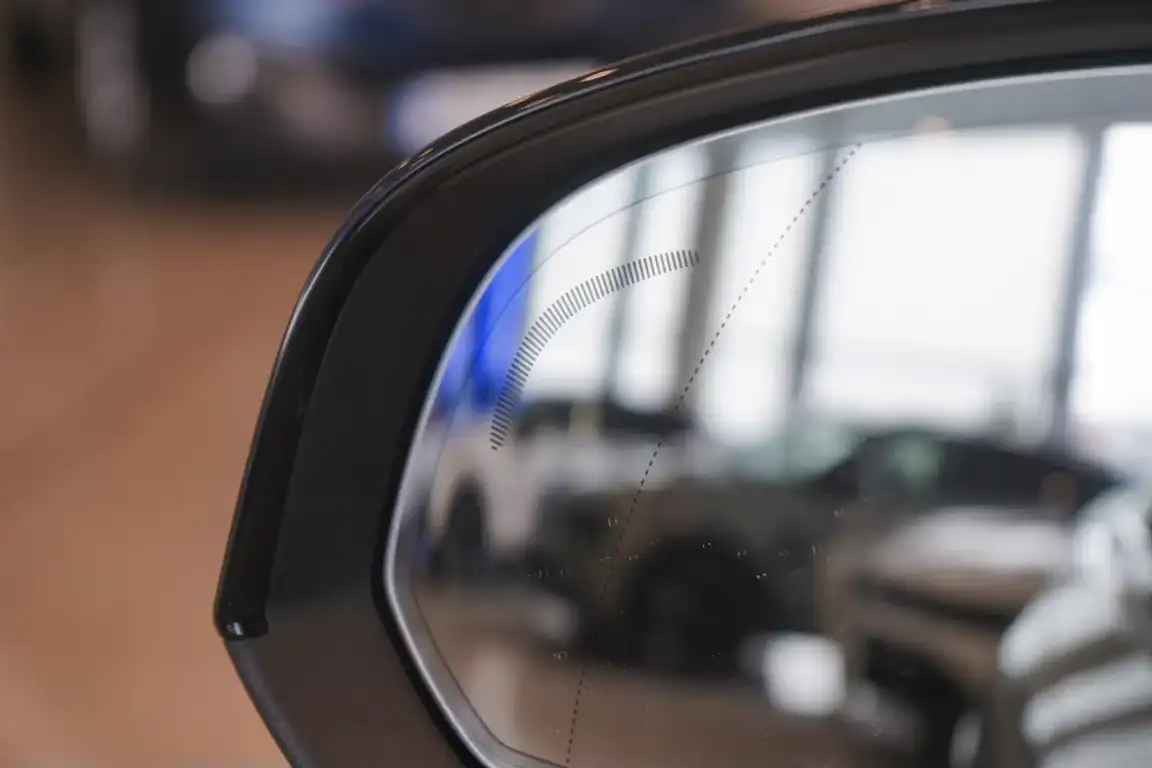 VOLVO EX40