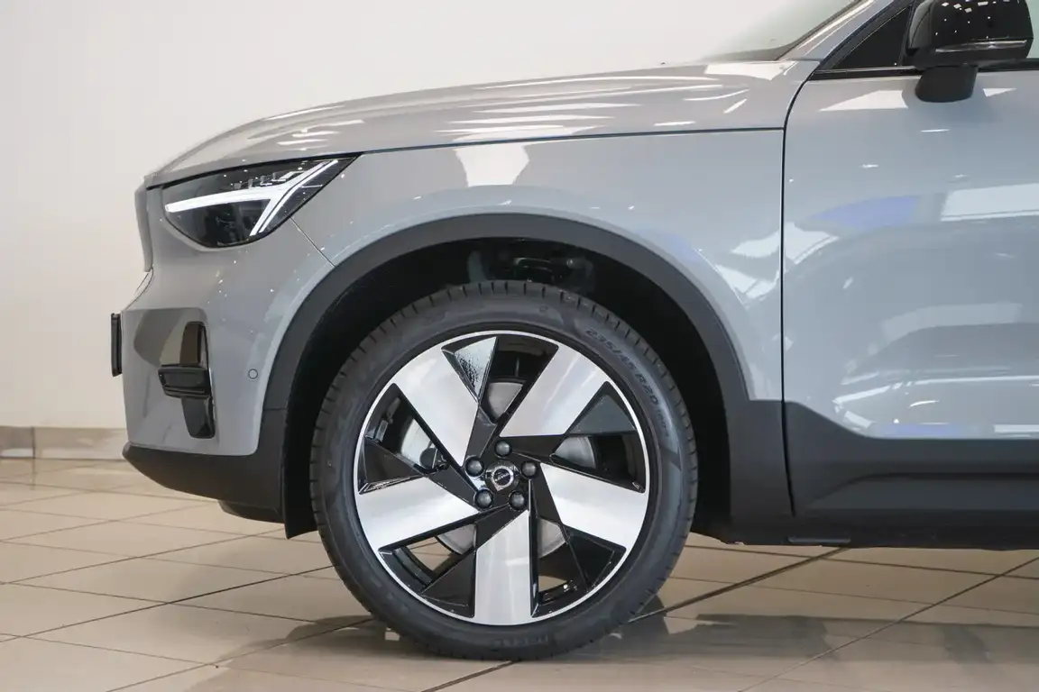 VOLVO EX40
