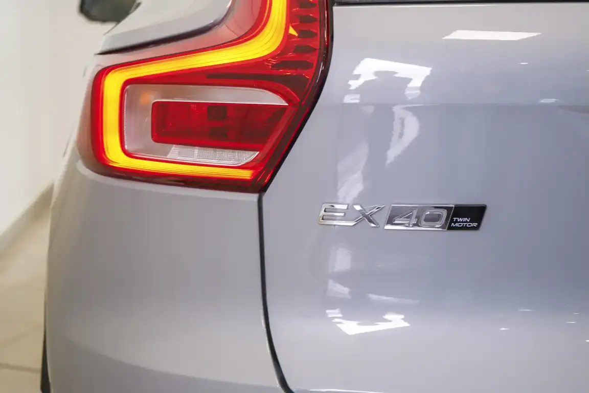 VOLVO EX40