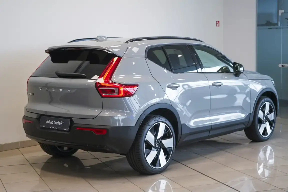 VOLVO EX40