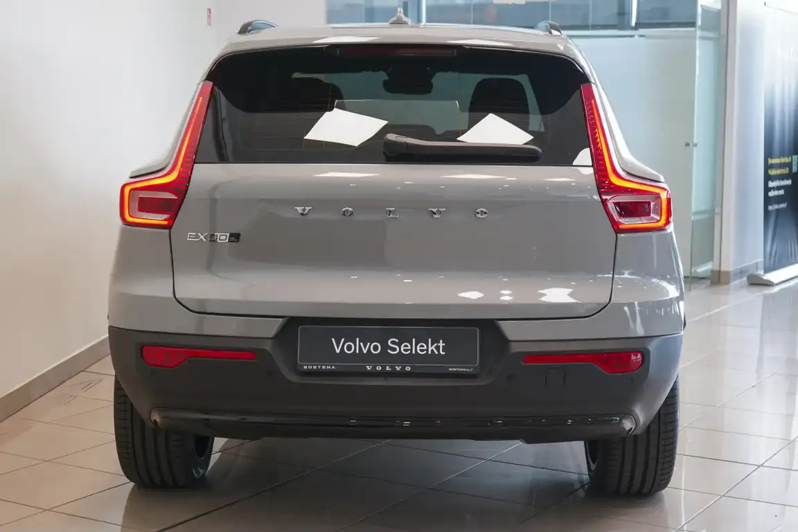 VOLVO EX40