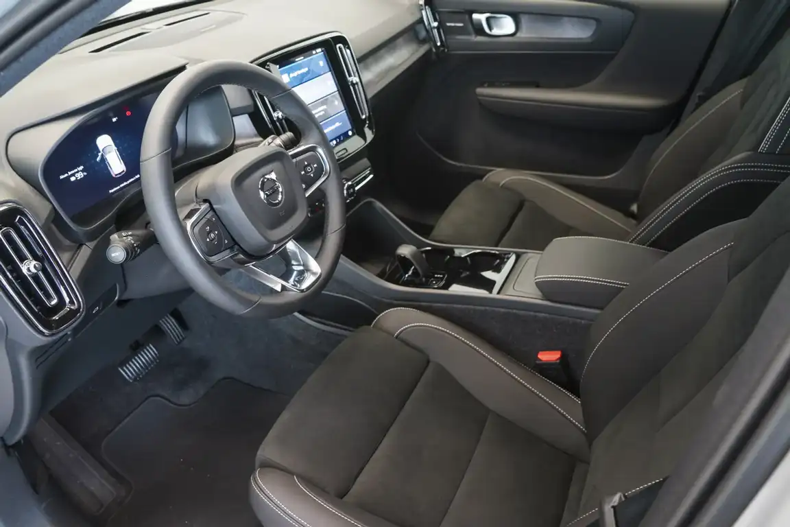 VOLVO EX40
