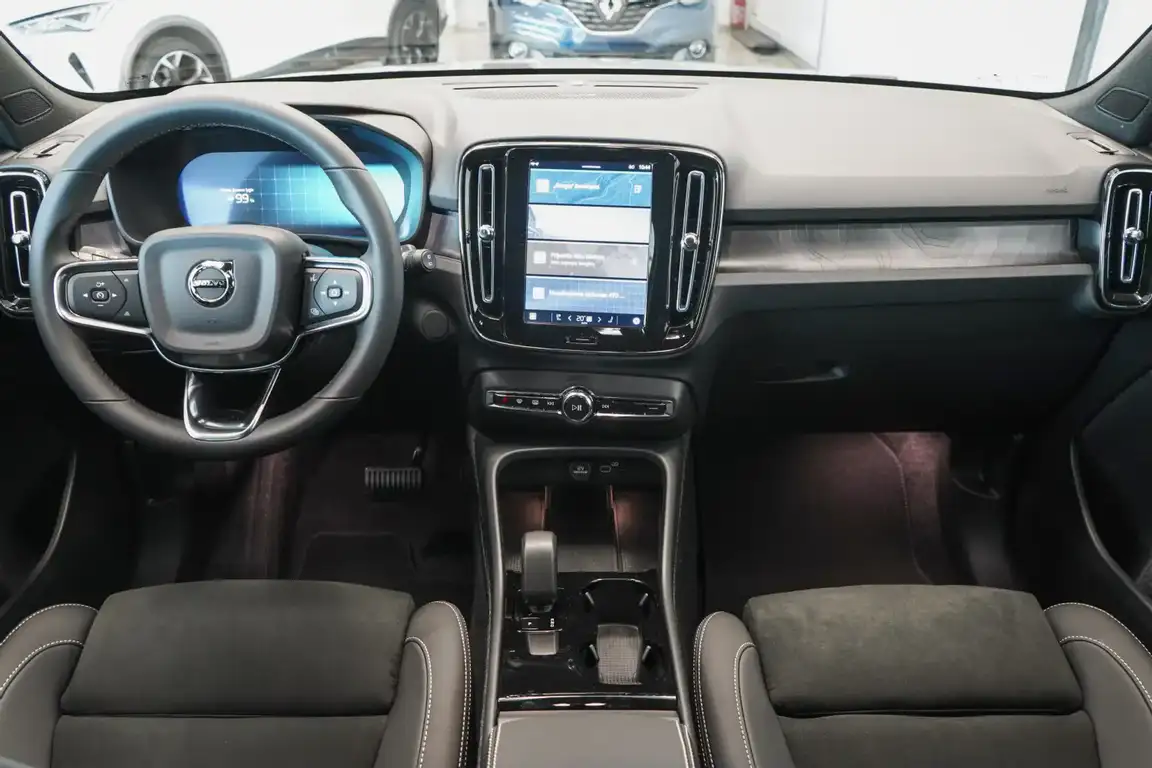 VOLVO EX40