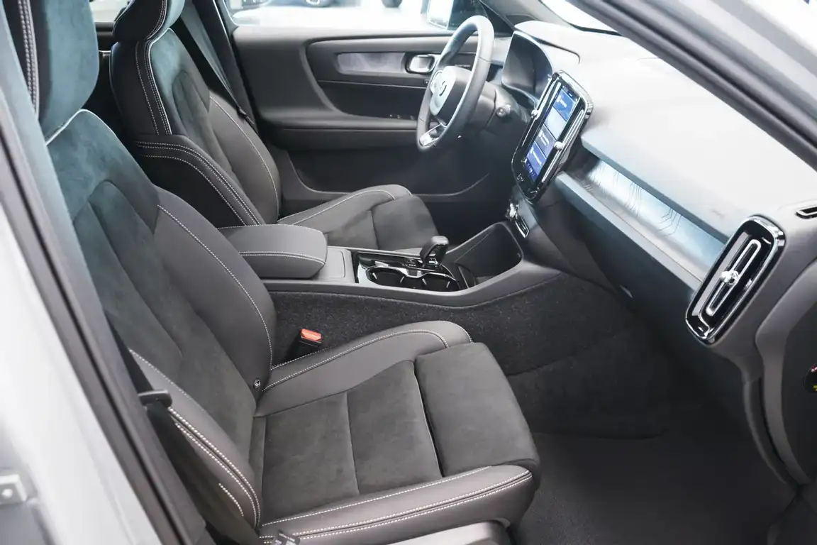 VOLVO EX40