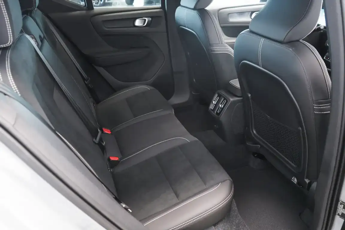 VOLVO EX40