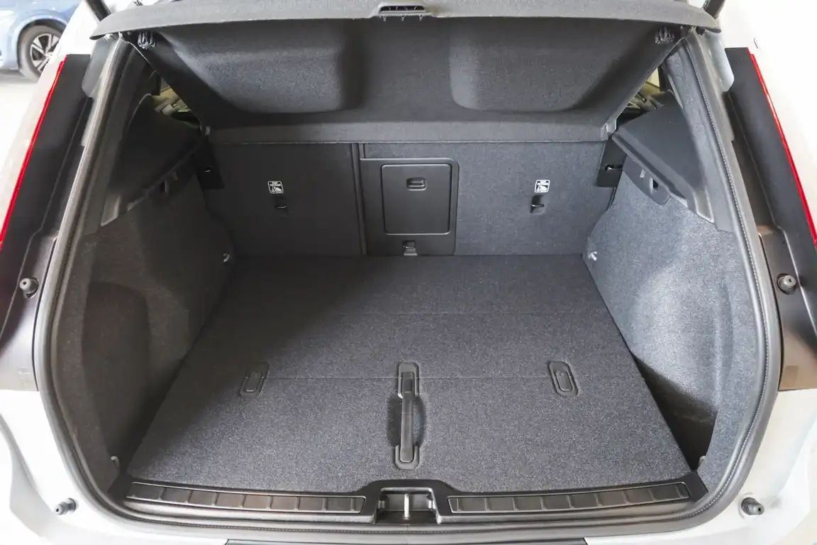 VOLVO EX40