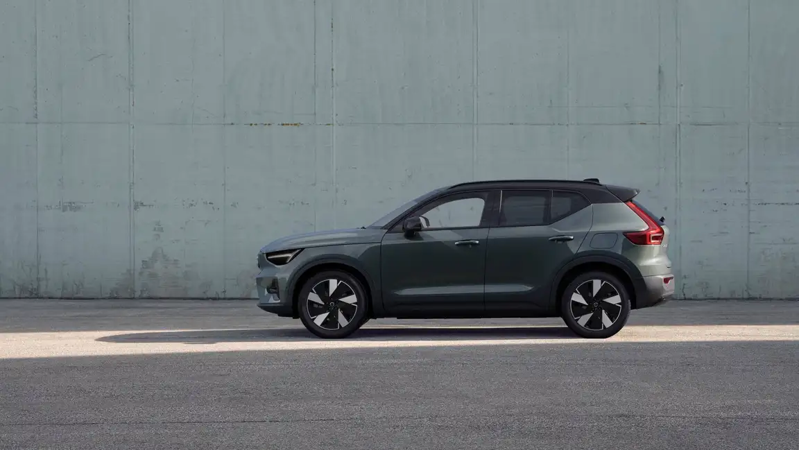 VOLVO EX40