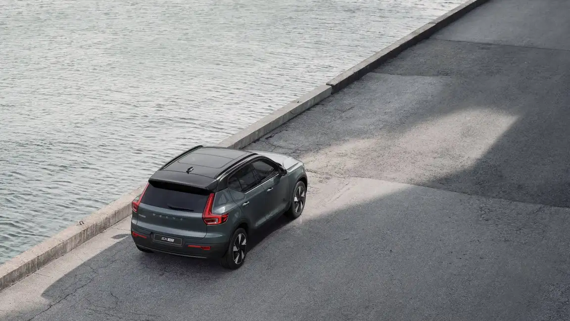 VOLVO EX40