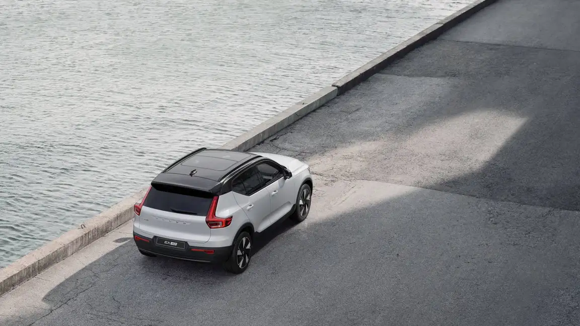 VOLVO EX40