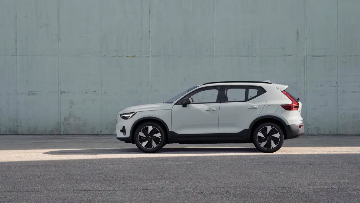 VOLVO EX40