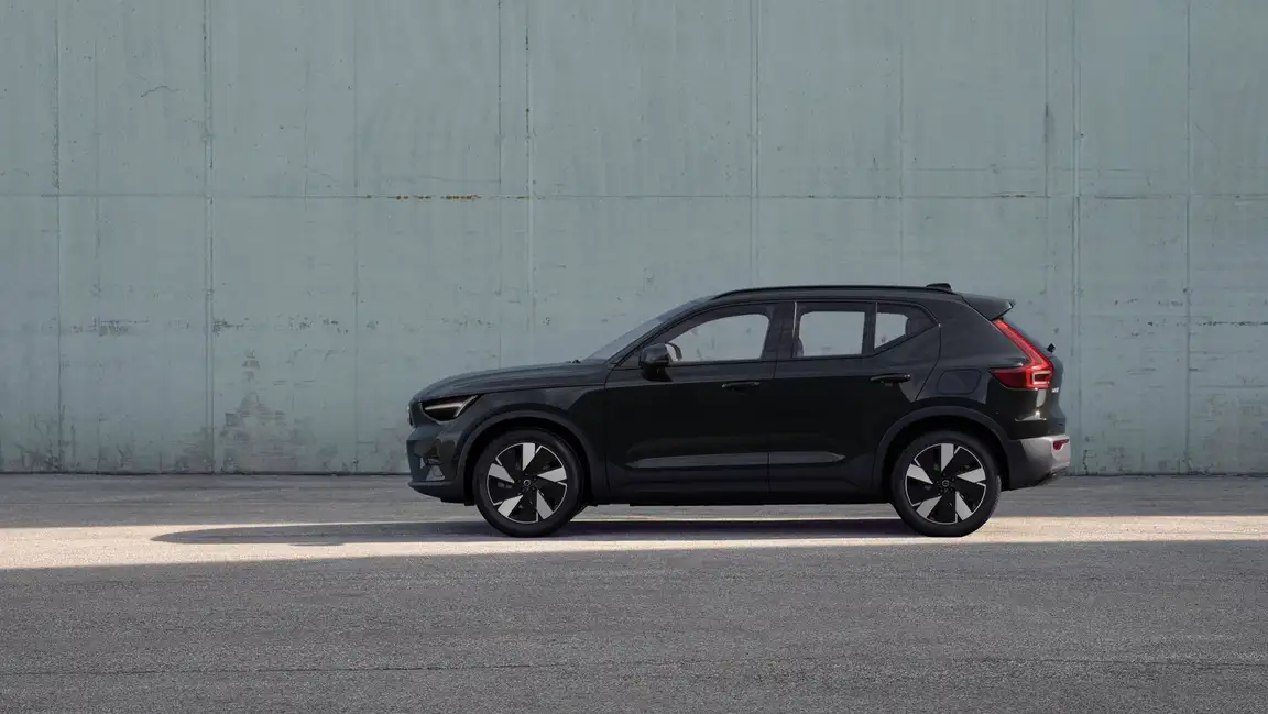 VOLVO EX40