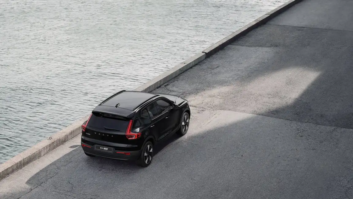 VOLVO EX40