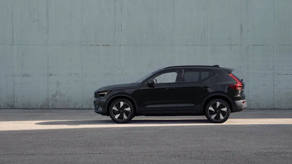 VOLVO EX40