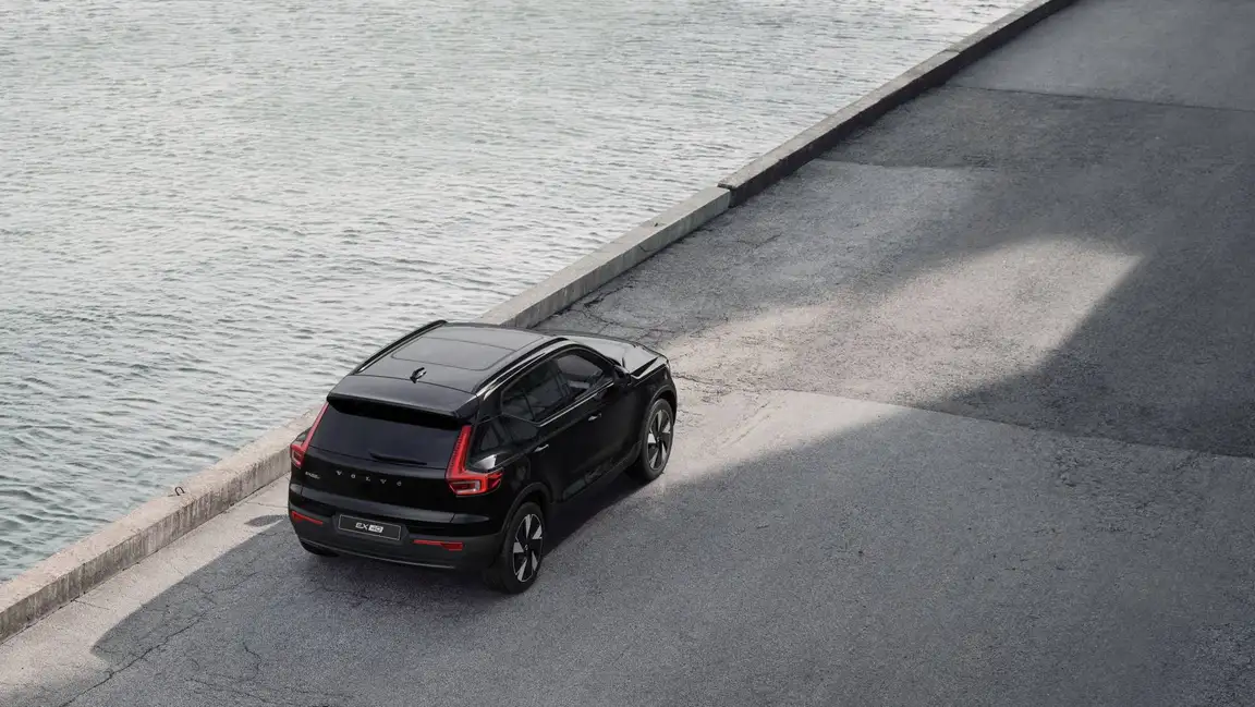 VOLVO EX40