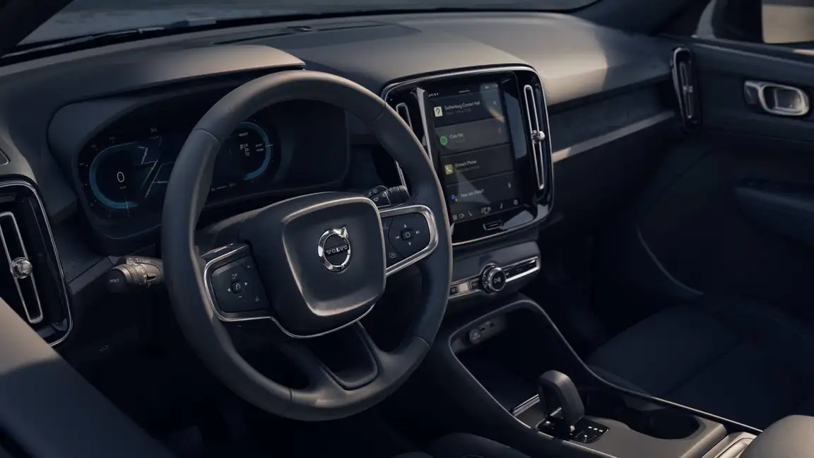 VOLVO EX40