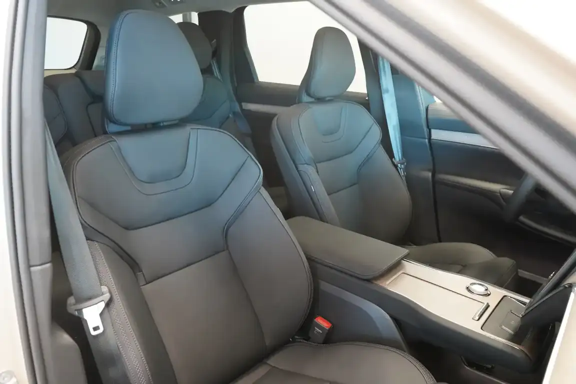 VOLVO EX90