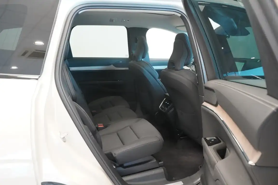 VOLVO EX90