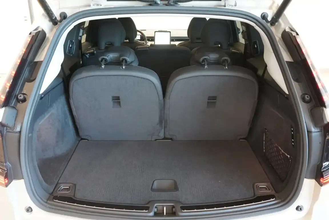 VOLVO EX90