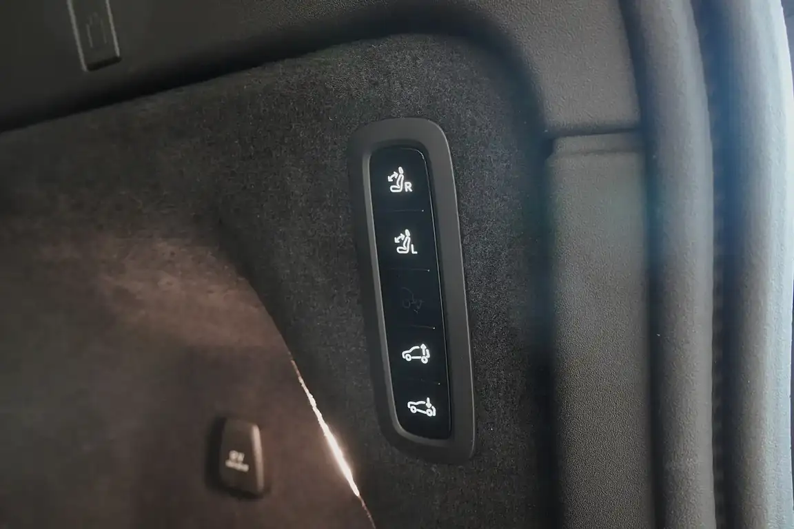 VOLVO EX90