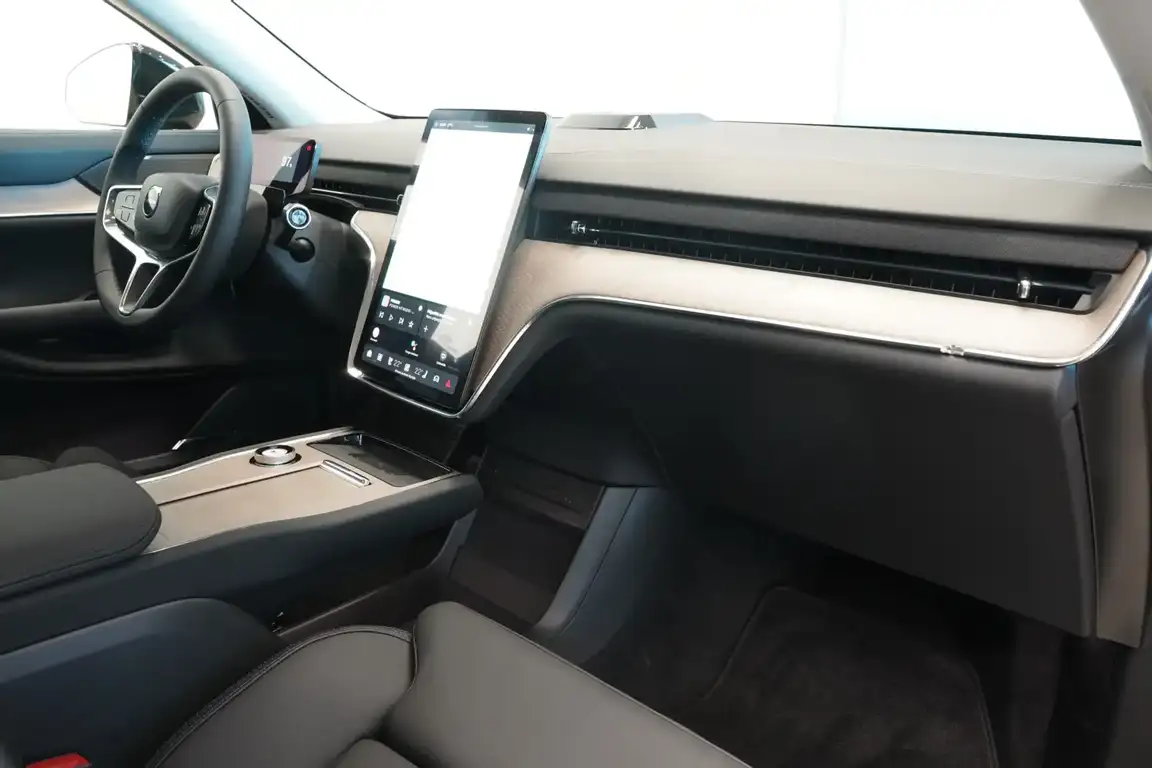VOLVO EX90