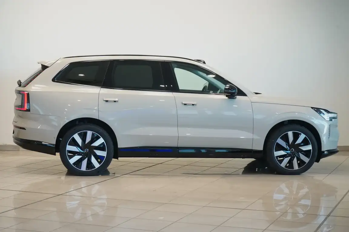 VOLVO EX90
