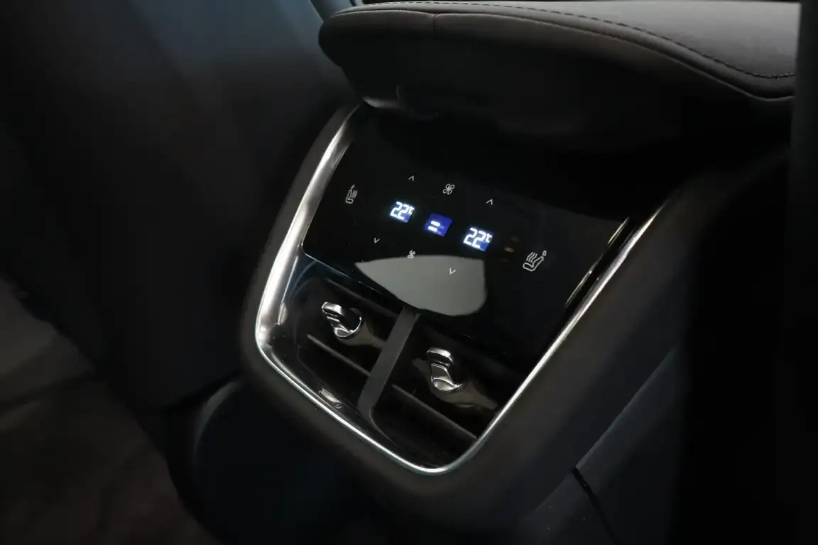 VOLVO EX90