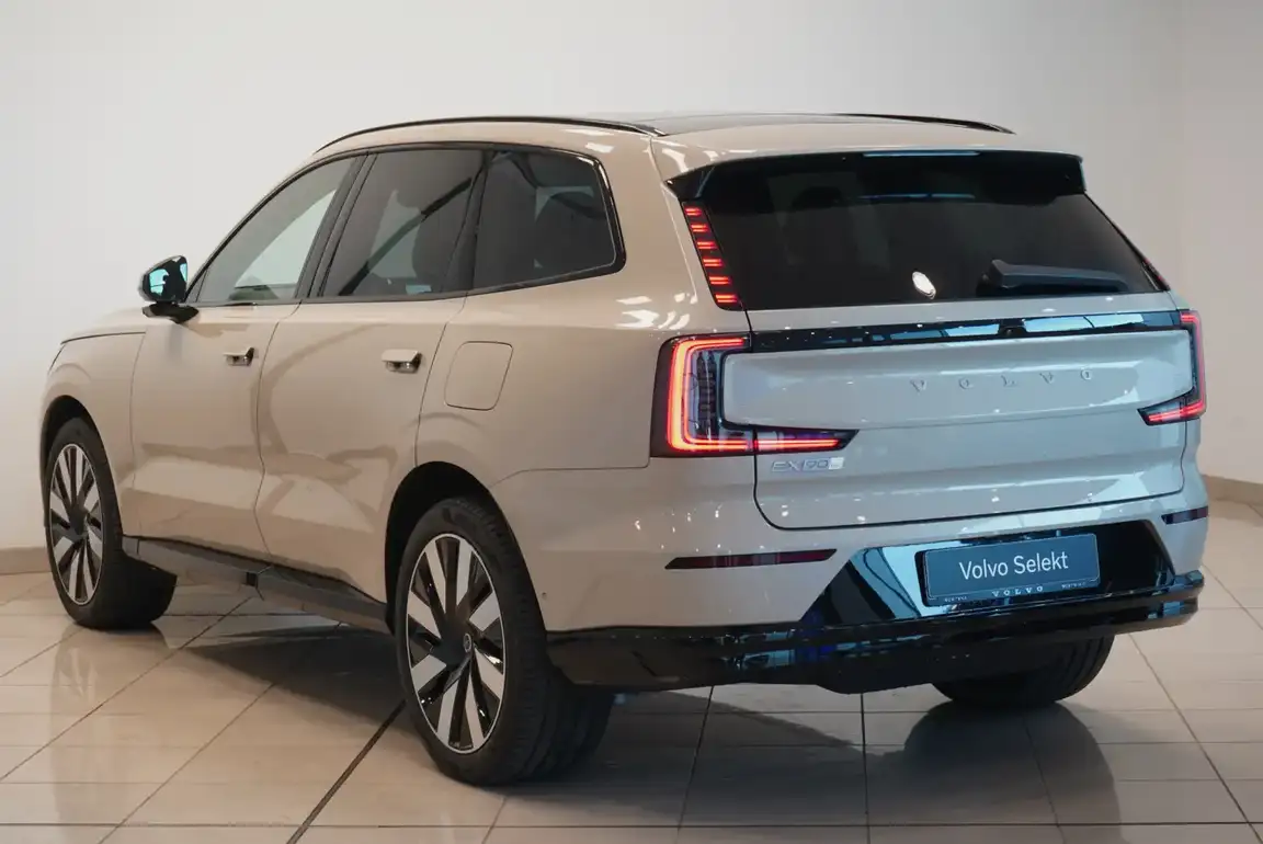 VOLVO EX90
