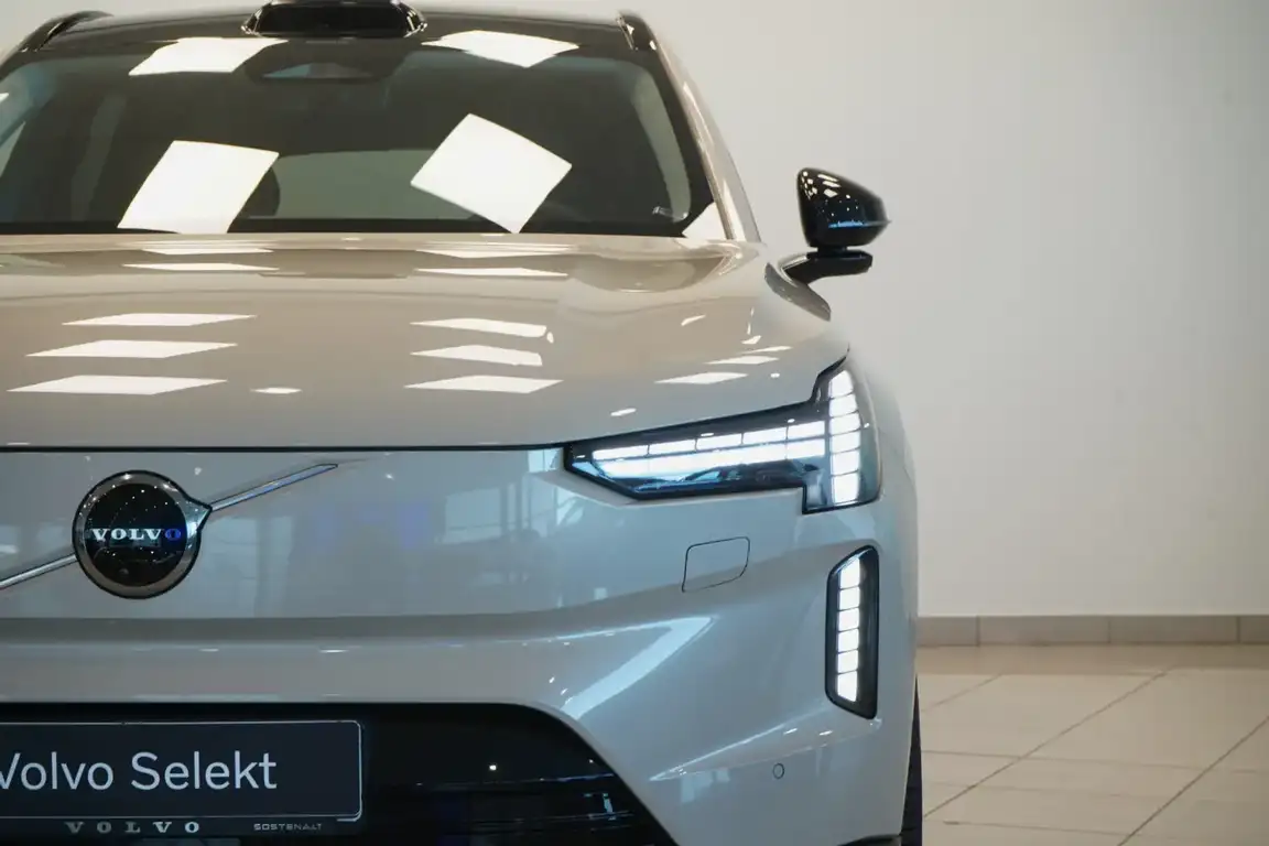 VOLVO EX90