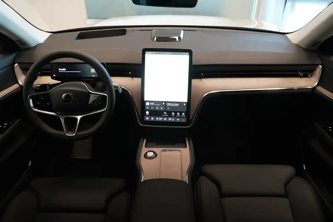VOLVO EX90